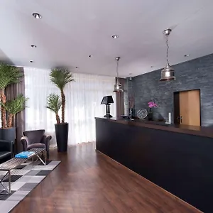 Tryp By Wyndham Aquamarin Отель